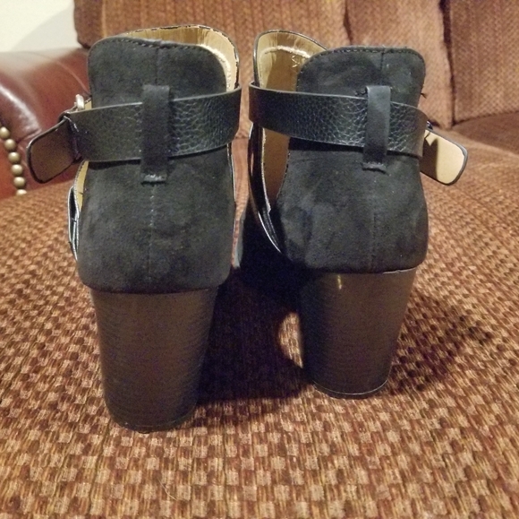 QUPID Ankle Boots - Picture 2 of 4